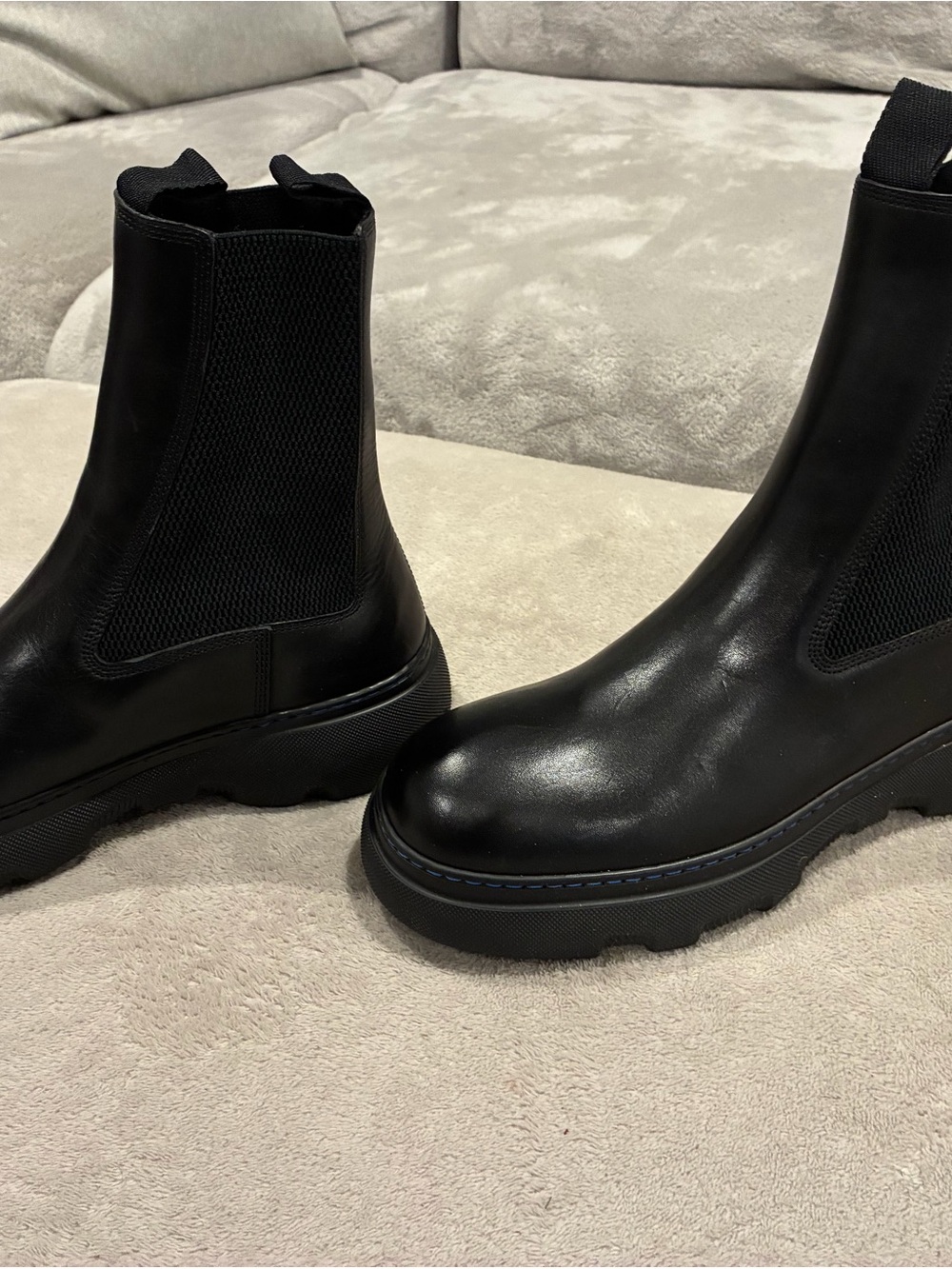 Burberry Men's Black Chelsea Boots - Sleek Slip-On Leather Ankle Boots